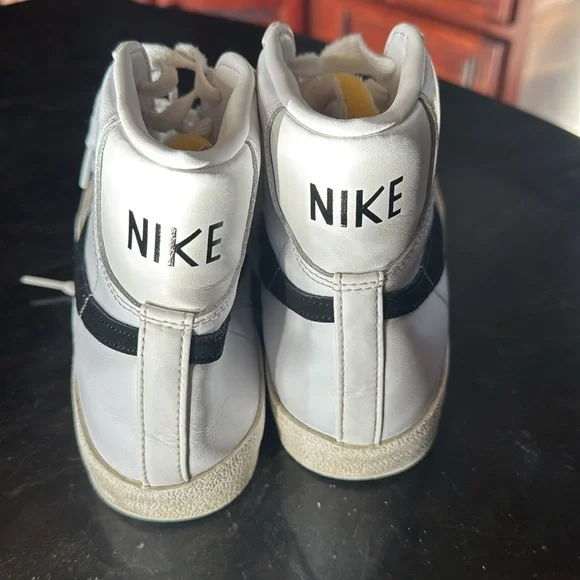 Nike Blazer Mid ‘77 size 9.5 - Picture 2 of 6
